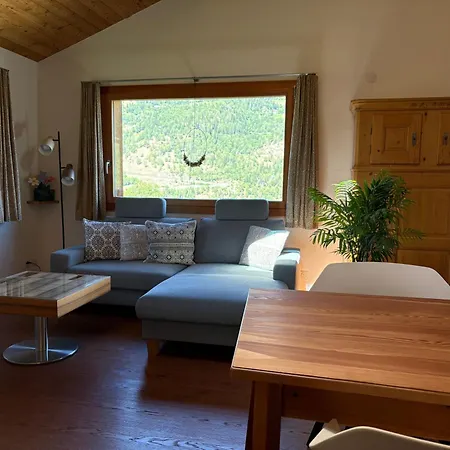 Aabaesizz 300-jaehriges Walliserhaus Сasa de vacaciones